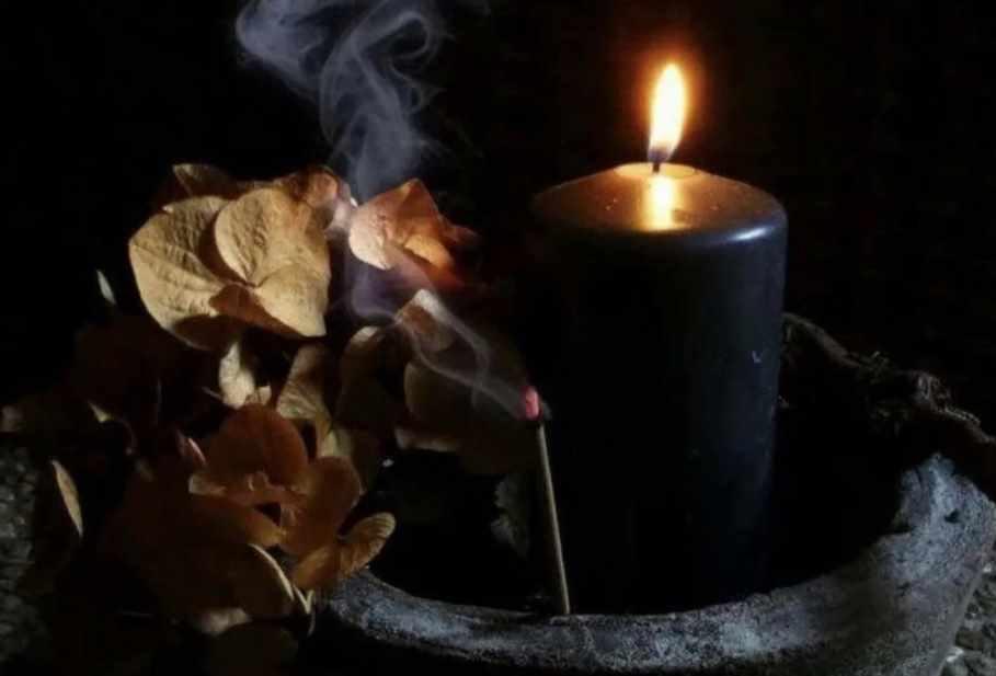 Чёрная свеча, свечи и благовоние