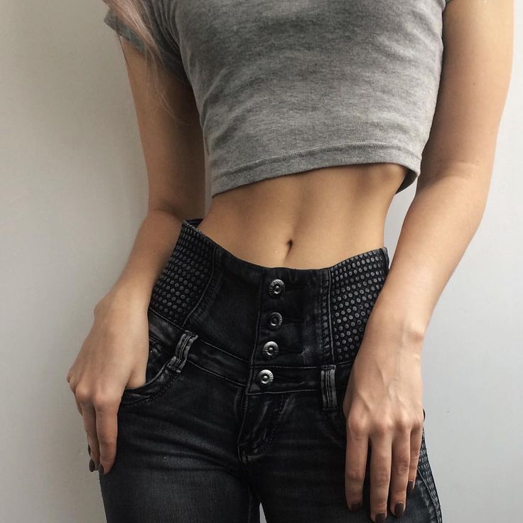 Красивые девушки мотивация для похудения в джинсовых шортах
