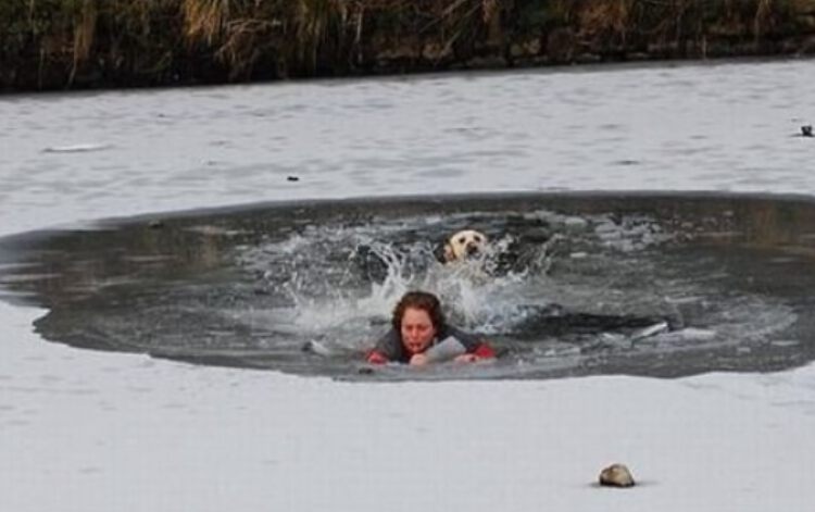 Спасла собаку из воды, сама утонула