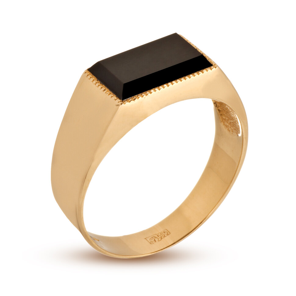 Золотое кольцо с черным камнем мужское