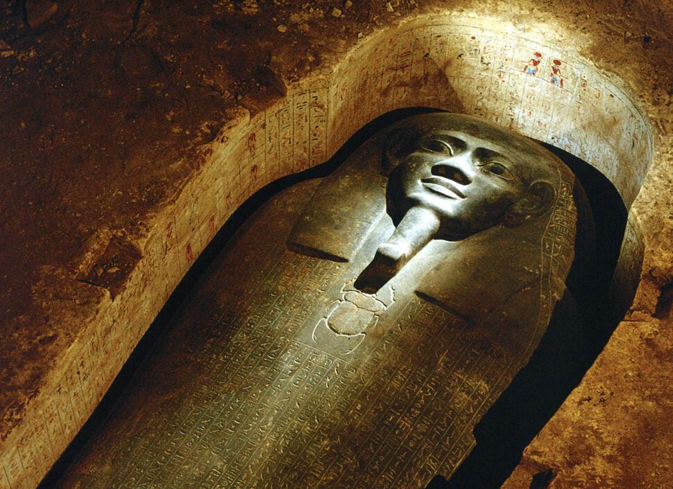 Египетские символы и гробница