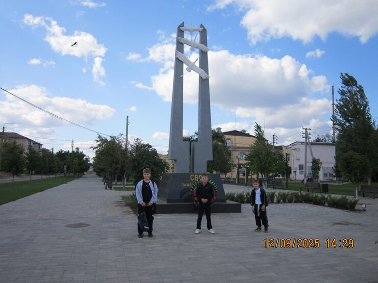 В ст. Вешенской открыли памятный знак в честь земляков В ст. Вешенской открыли памятный знак в честь земляков