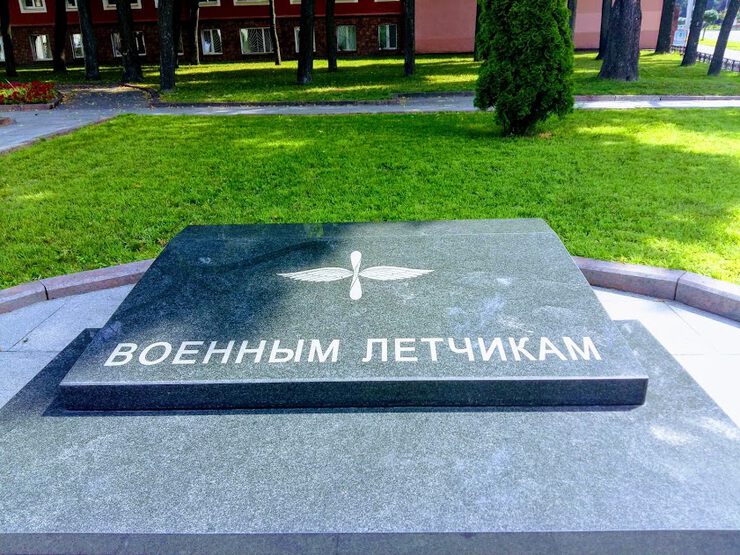 Свет лучистый льётся песней Свет лучистый льётся песней