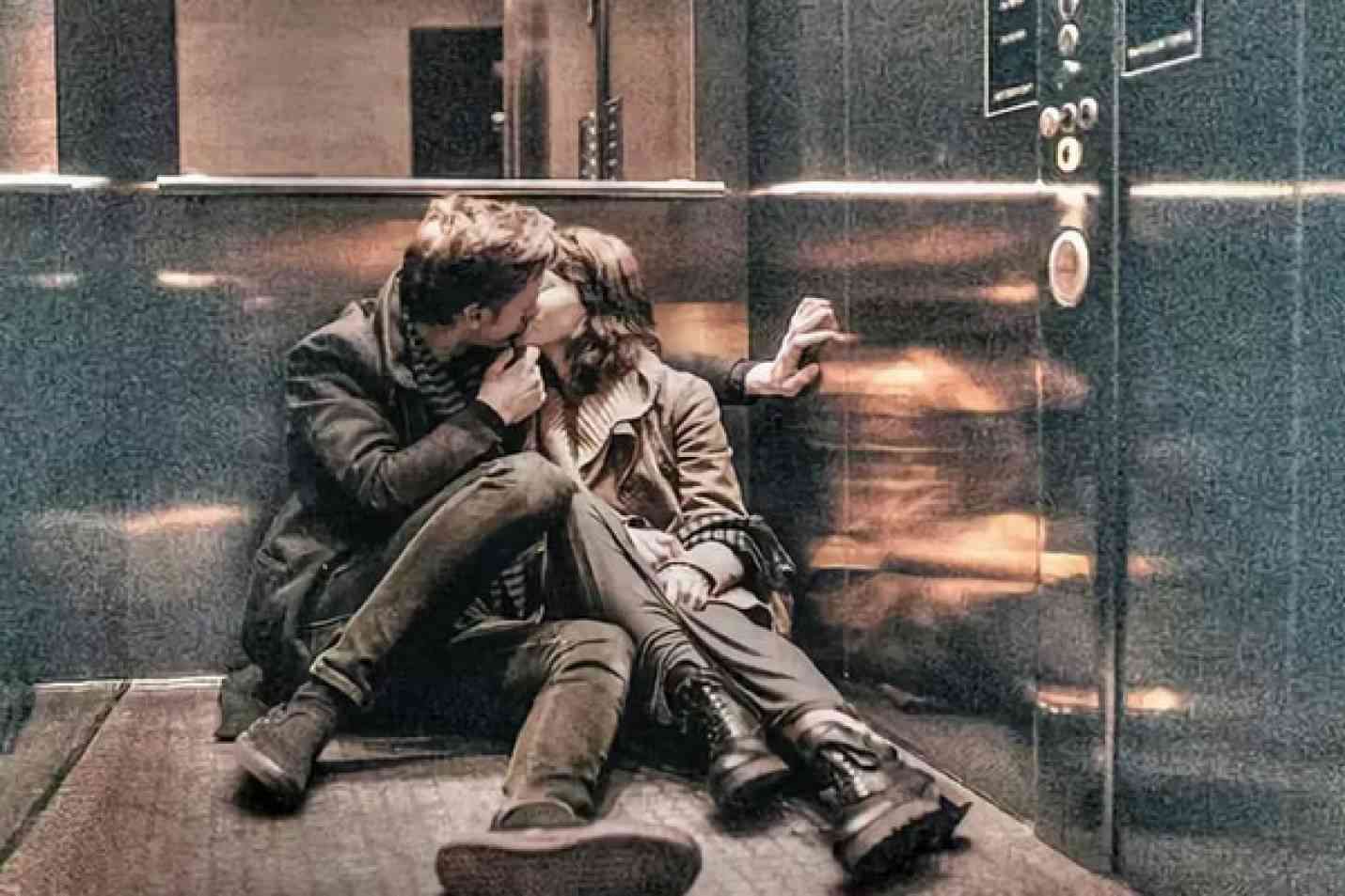 Поцелуй в лифте