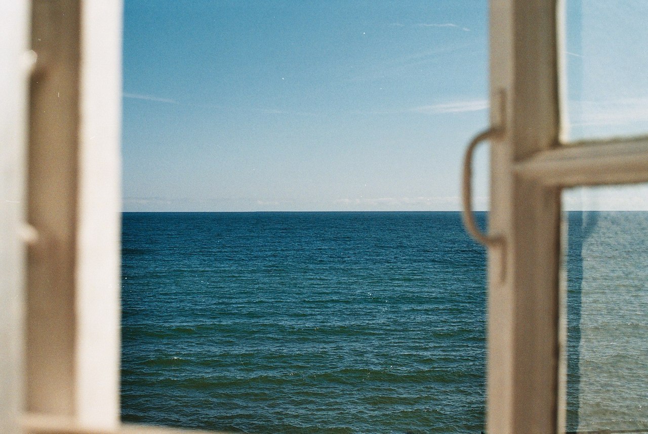 Окно на море