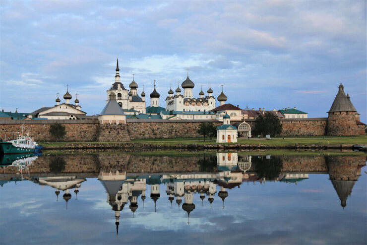 Православный монастырь Православный монастырь