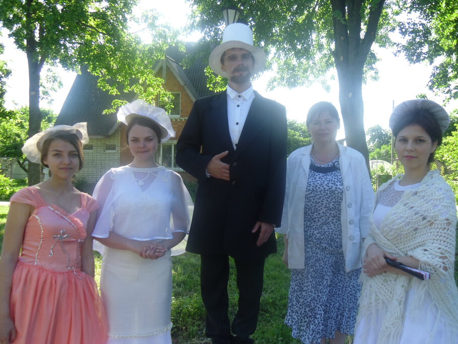 Фото про Дерево и орхидеи