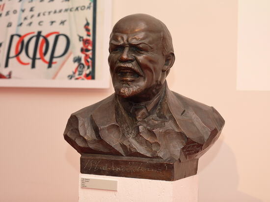 Фото Вождь пролетевшего как фанера пролетариата