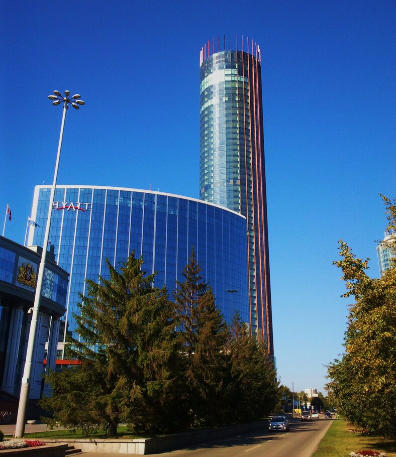 Фото В скверике у башни