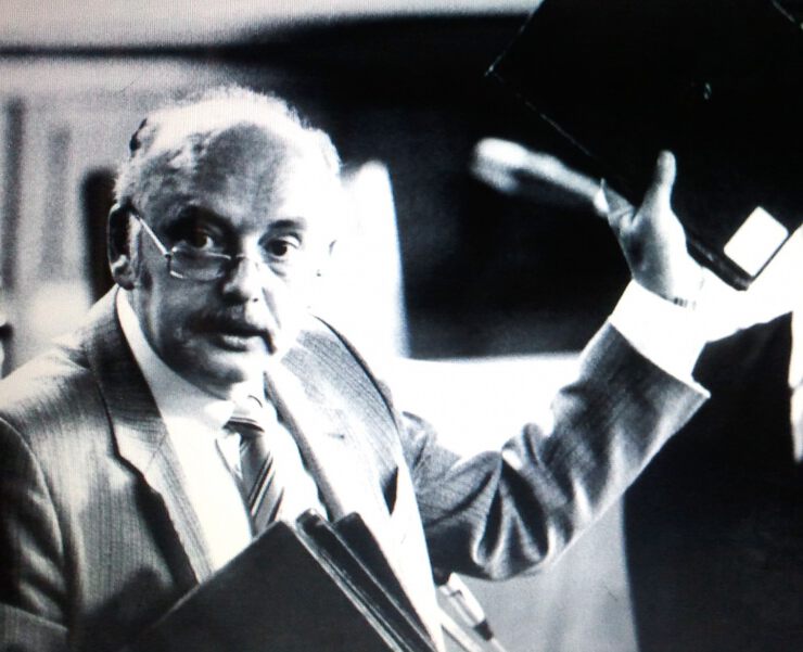 Картинки про Легко ли сфальсифицировать историю?