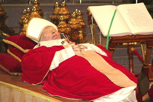 Папа римский умер