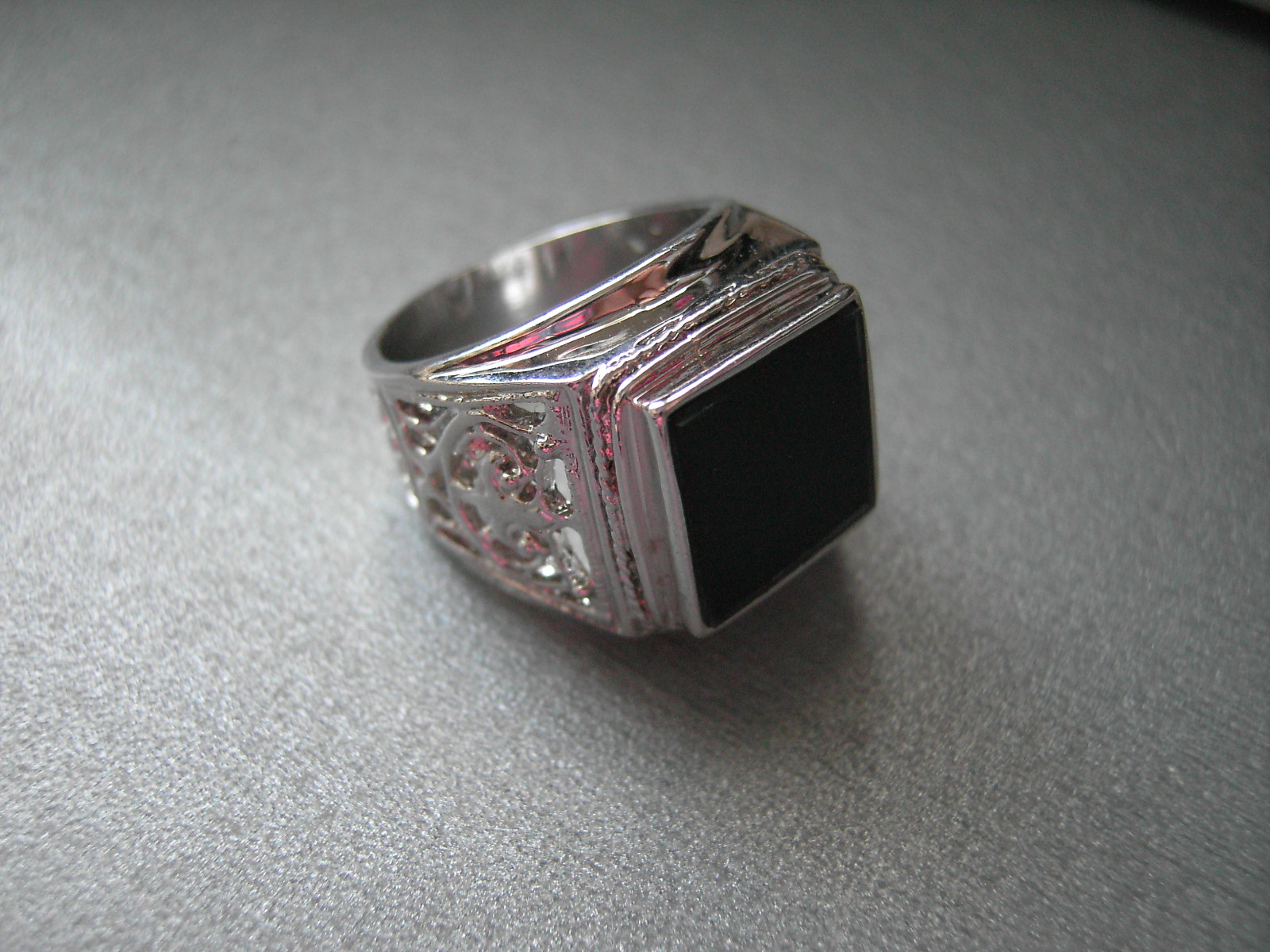 Серебряный перстень печатка мужской с черным квадратом