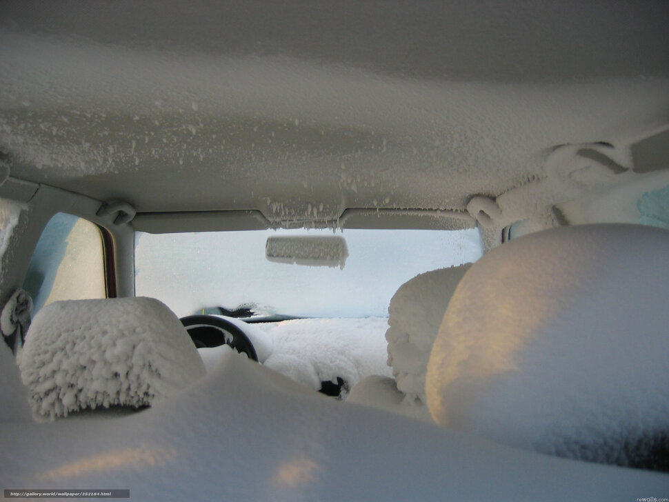 Снег летом в машине