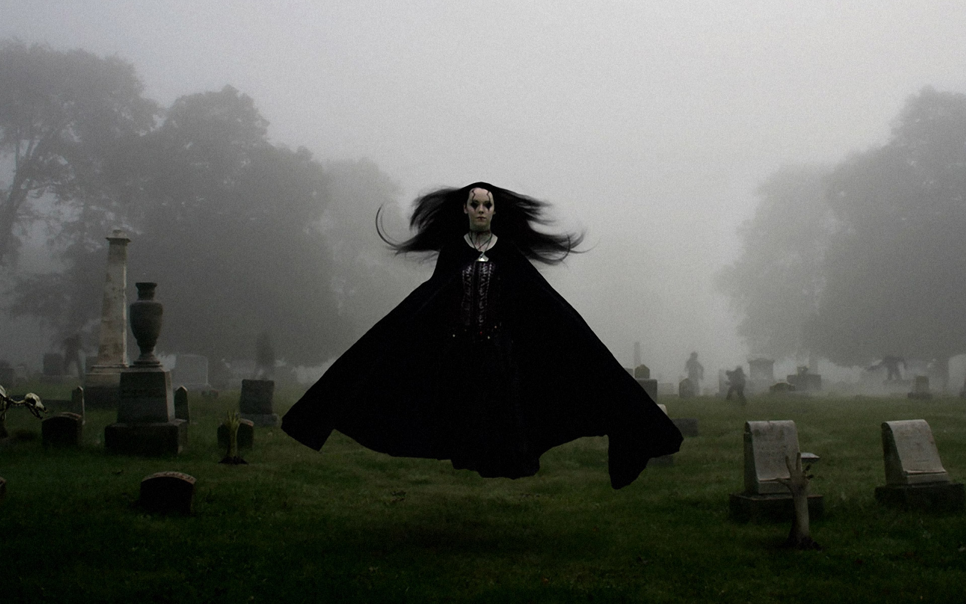 Ведьма на кладбище