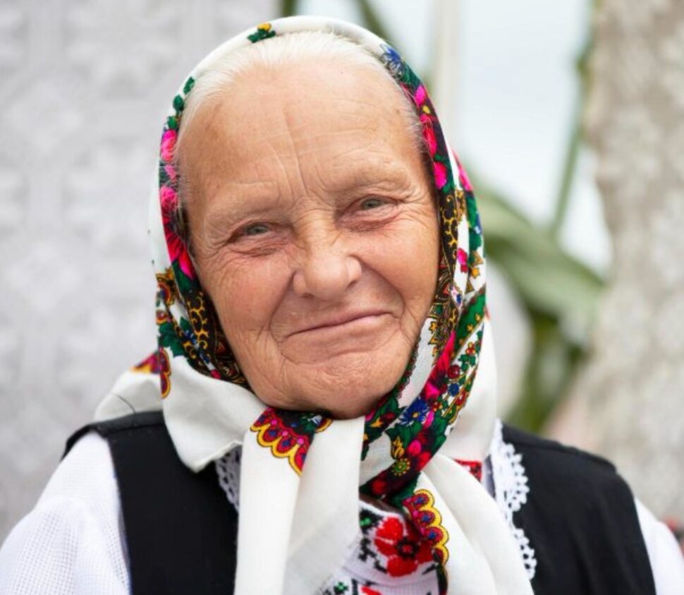 Бабушка умершая и внучка