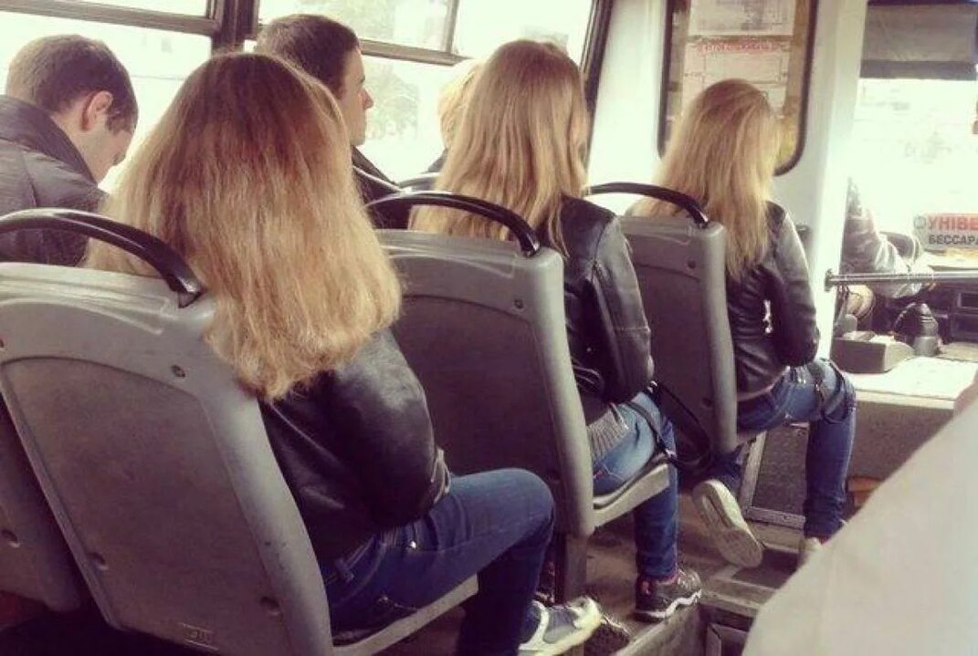 Девочка в маршрутке мем