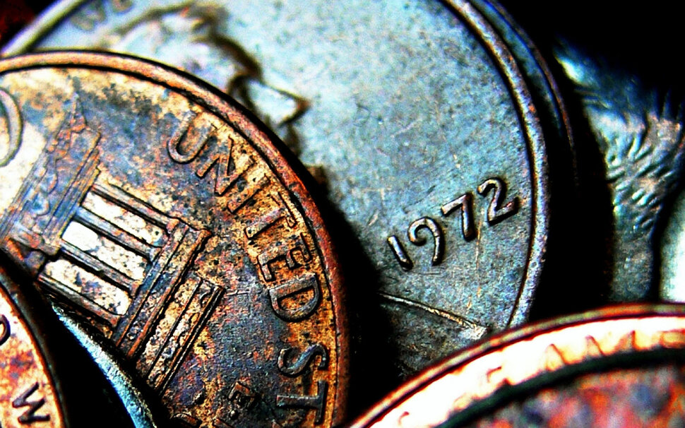 Монеты, найденные в чаше фонтана