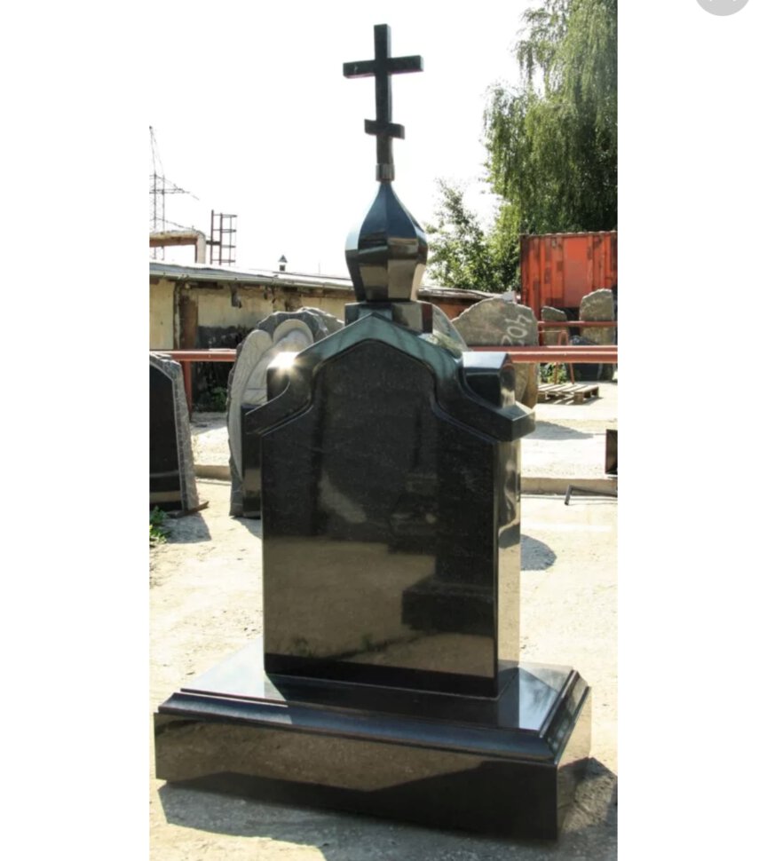 Кладбище и кресты на памятниках