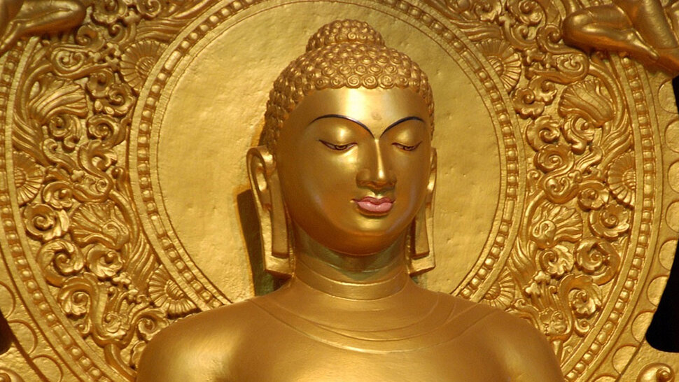 Алмаз и статуя Будды