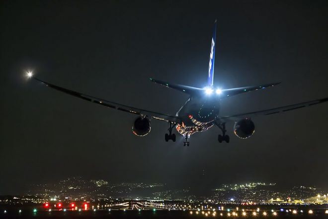 Самолеты в ночном небе