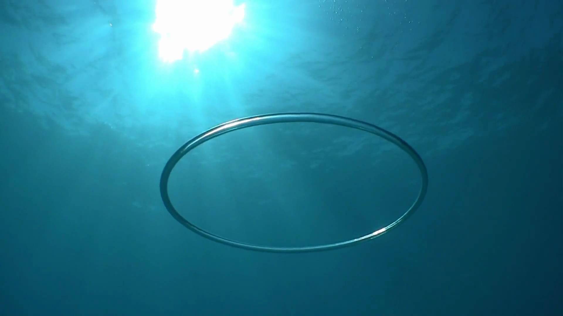 Кольцо в воде