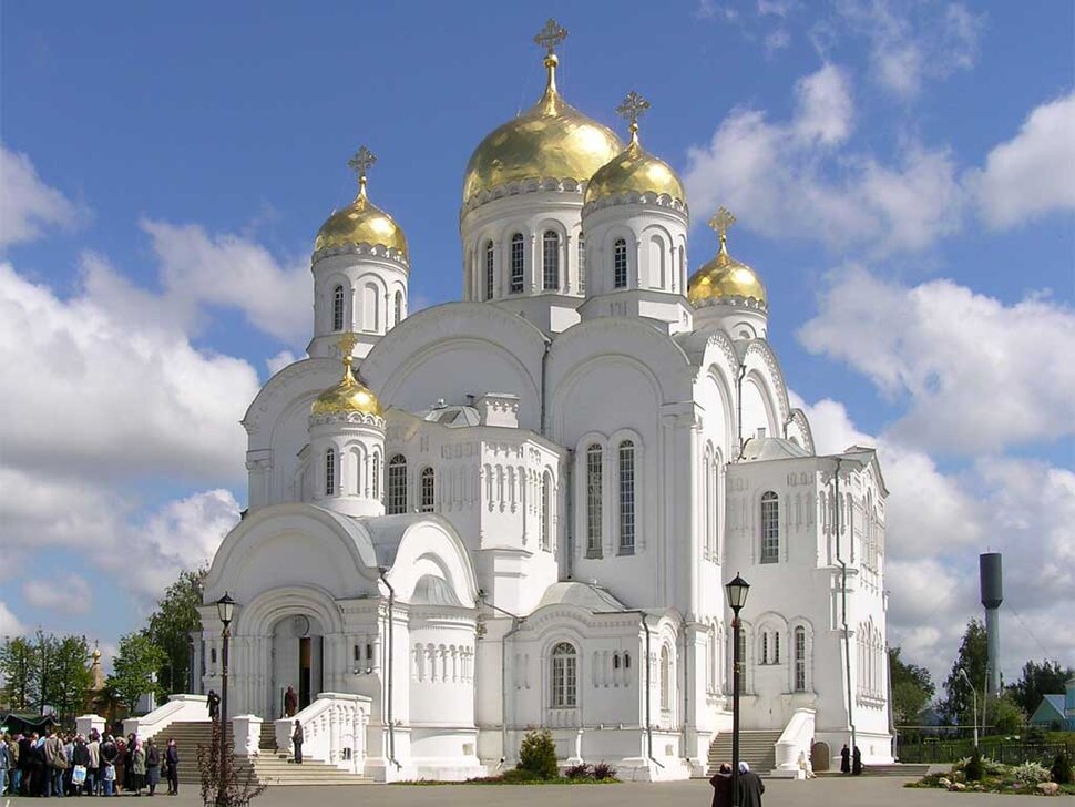 Сон церковь. Спасо-Преображенский собор (белая Церковь). Православный храм в Дивеево. Белый собор в Дивеево. Преображенский Саровский монастырь.