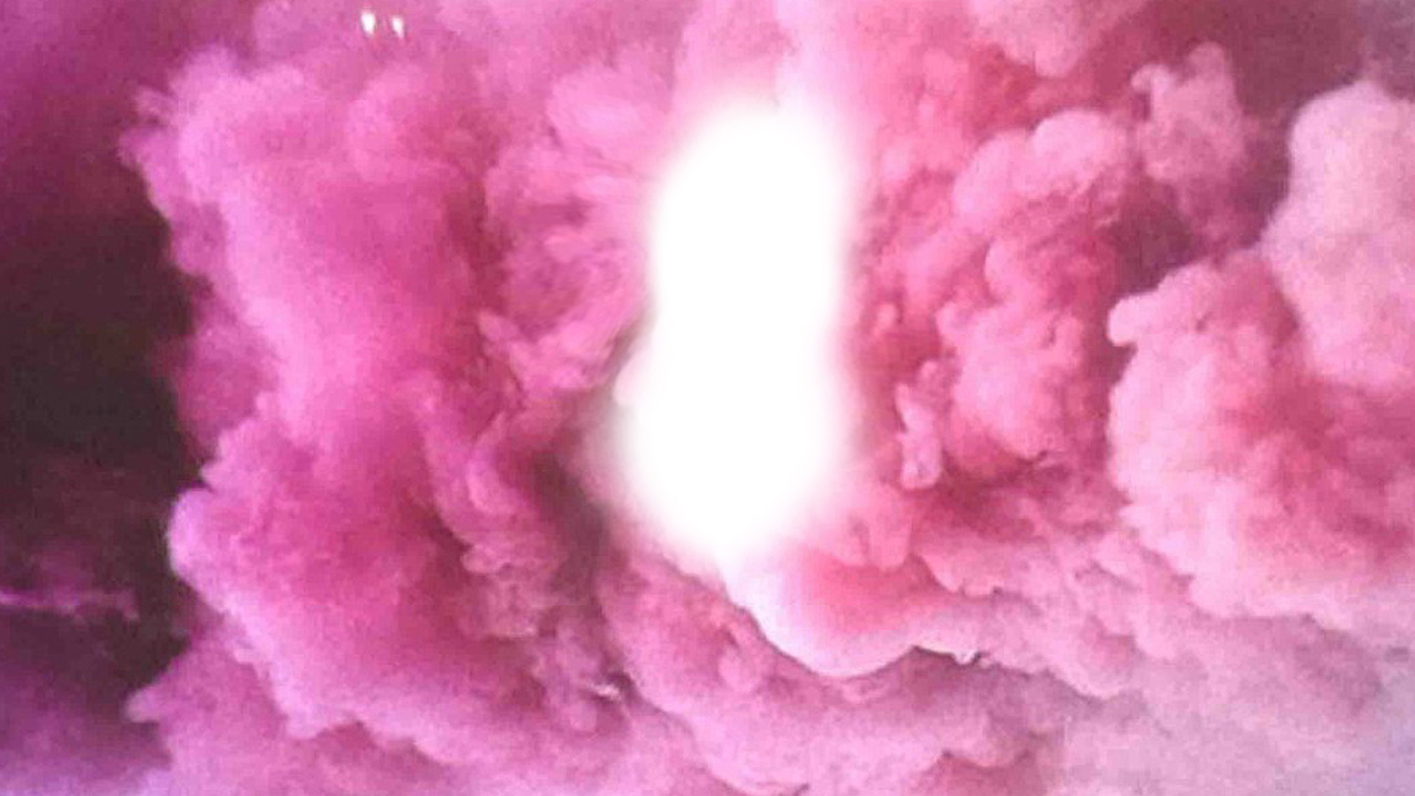 Розовая дымка. Розовый паром. Эстетика розового и оранжевого цвета. Дым от шашки. Розово фиолетовый дым.