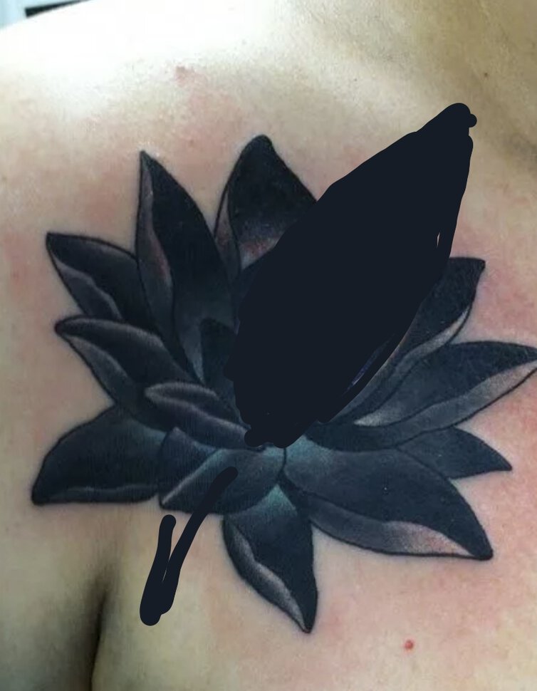 Сон тату - черный цветок на предплечье