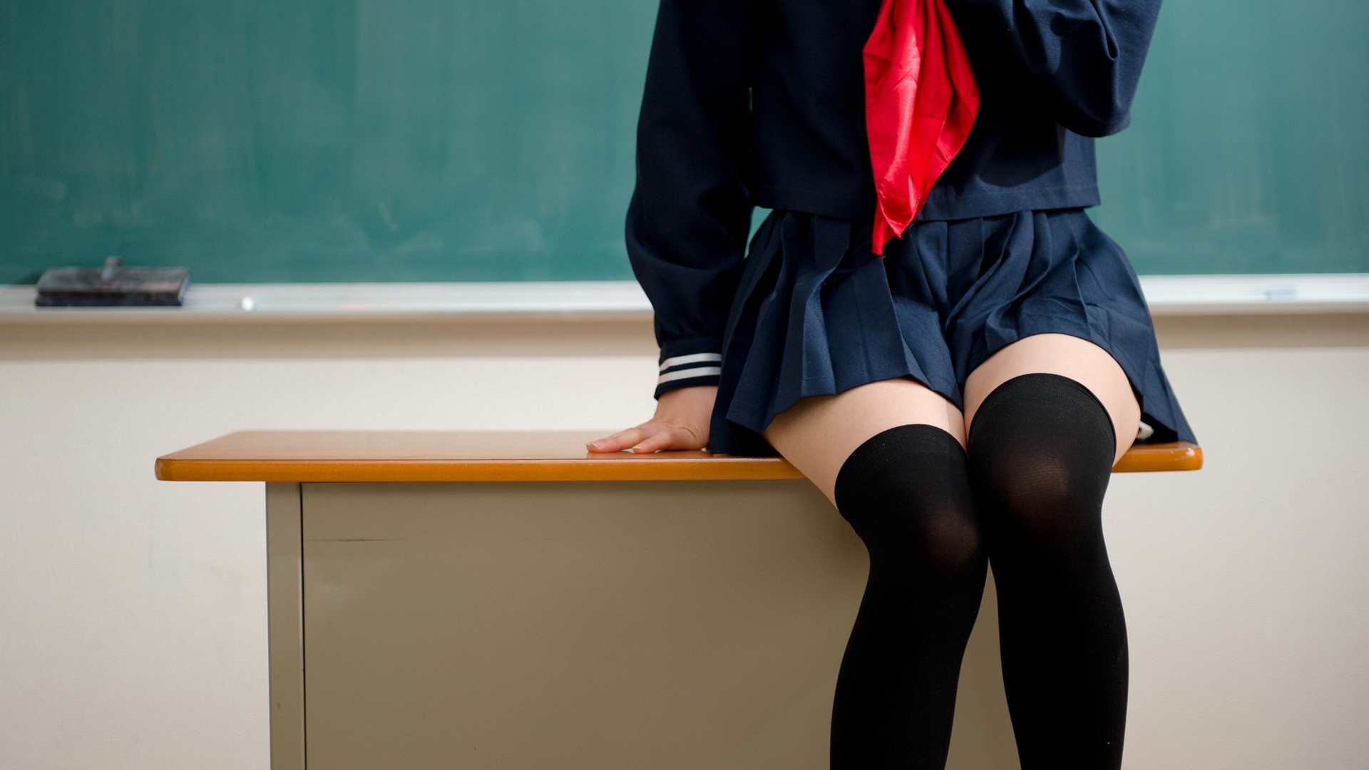 Японская школьница в чулочках