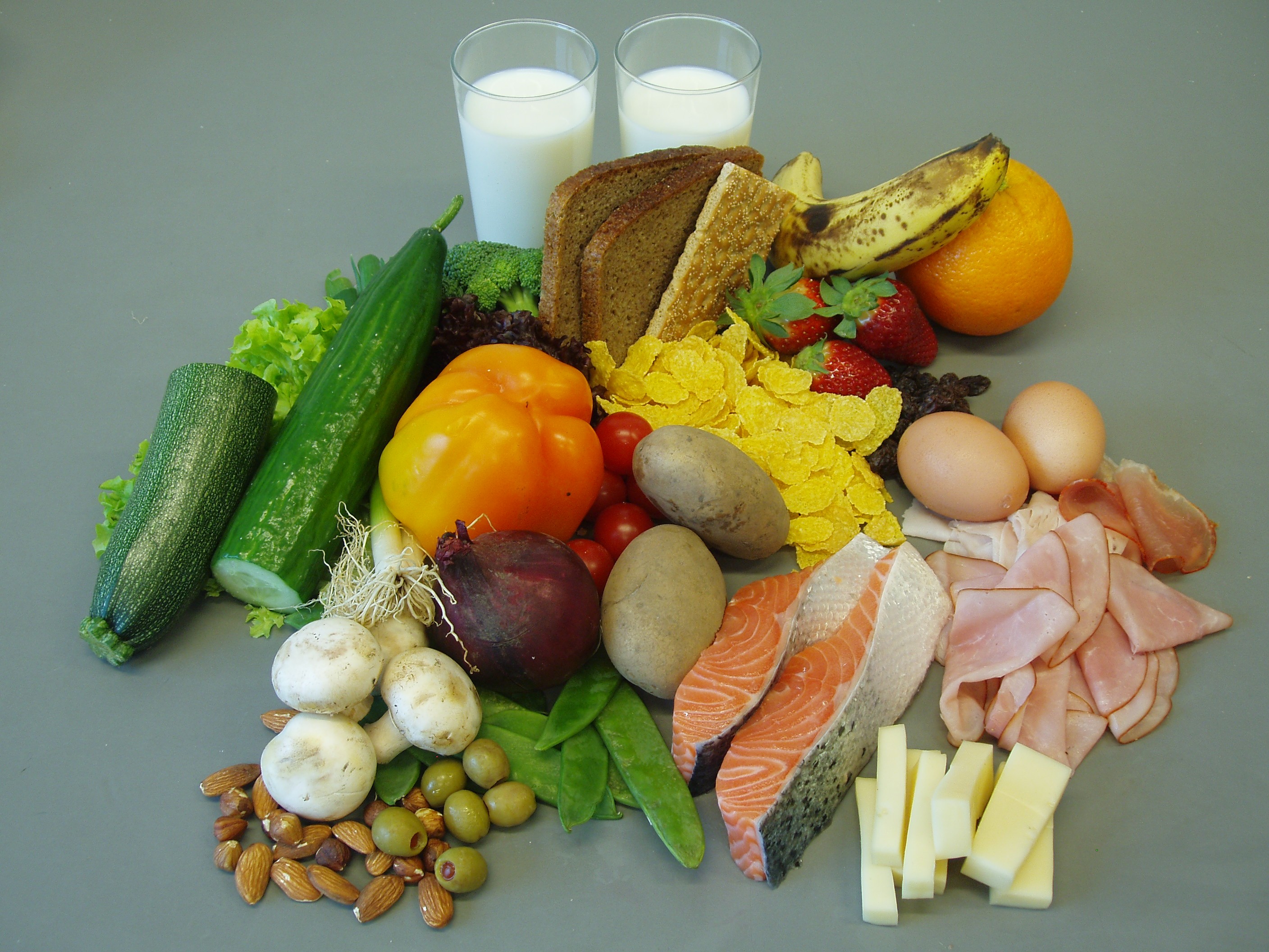 Диетический белковый. Здоровая еда. Белковая пища и овощи. Правильное питание. Продукты питания.