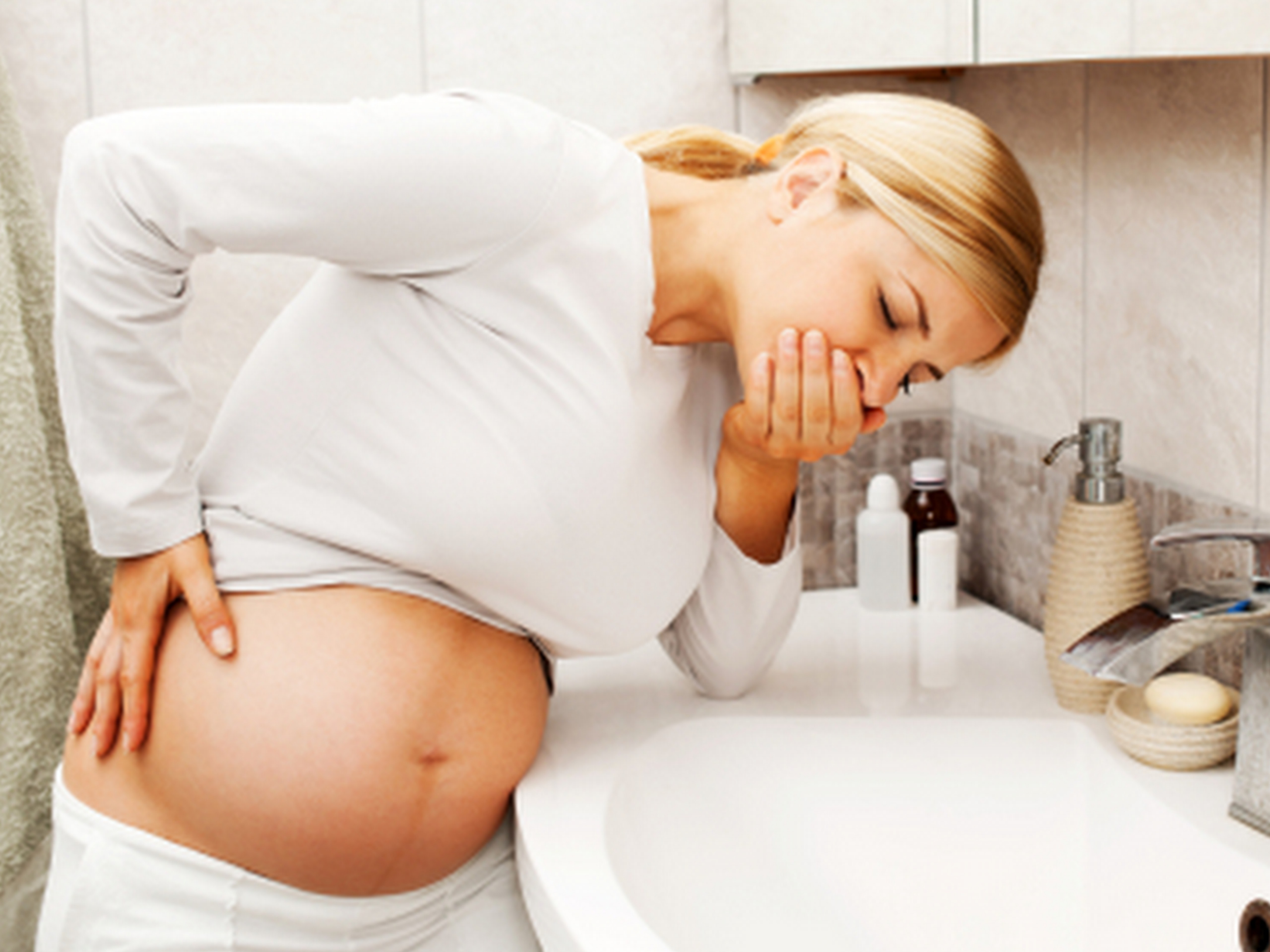 Почему беременным нельзя ванну. Токсикоз. Токсикоз беременности. Беременные девушки. Тошнота беременных.