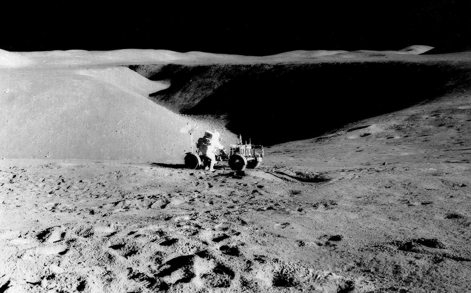 Луна тайное. Секретные снимки Луны НАСА. База НЛО на Луне. Снимки с Луны засекреченные. Рассекреченные снимки Луны НАСА.
