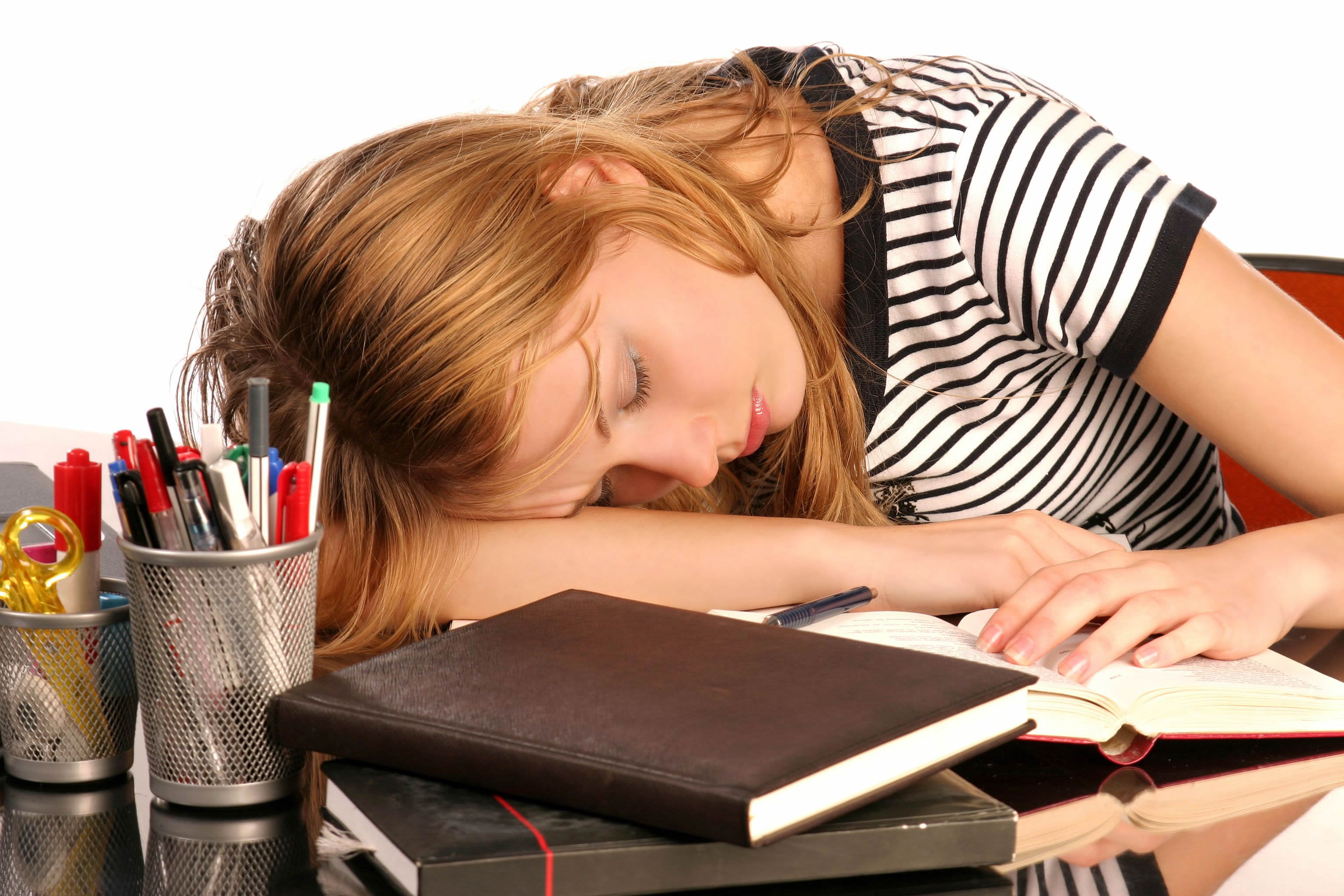 Сплю со студенткой. Усталый подросток. Переутомление и недосыпание. Стресс усталость. Умственное утомление.