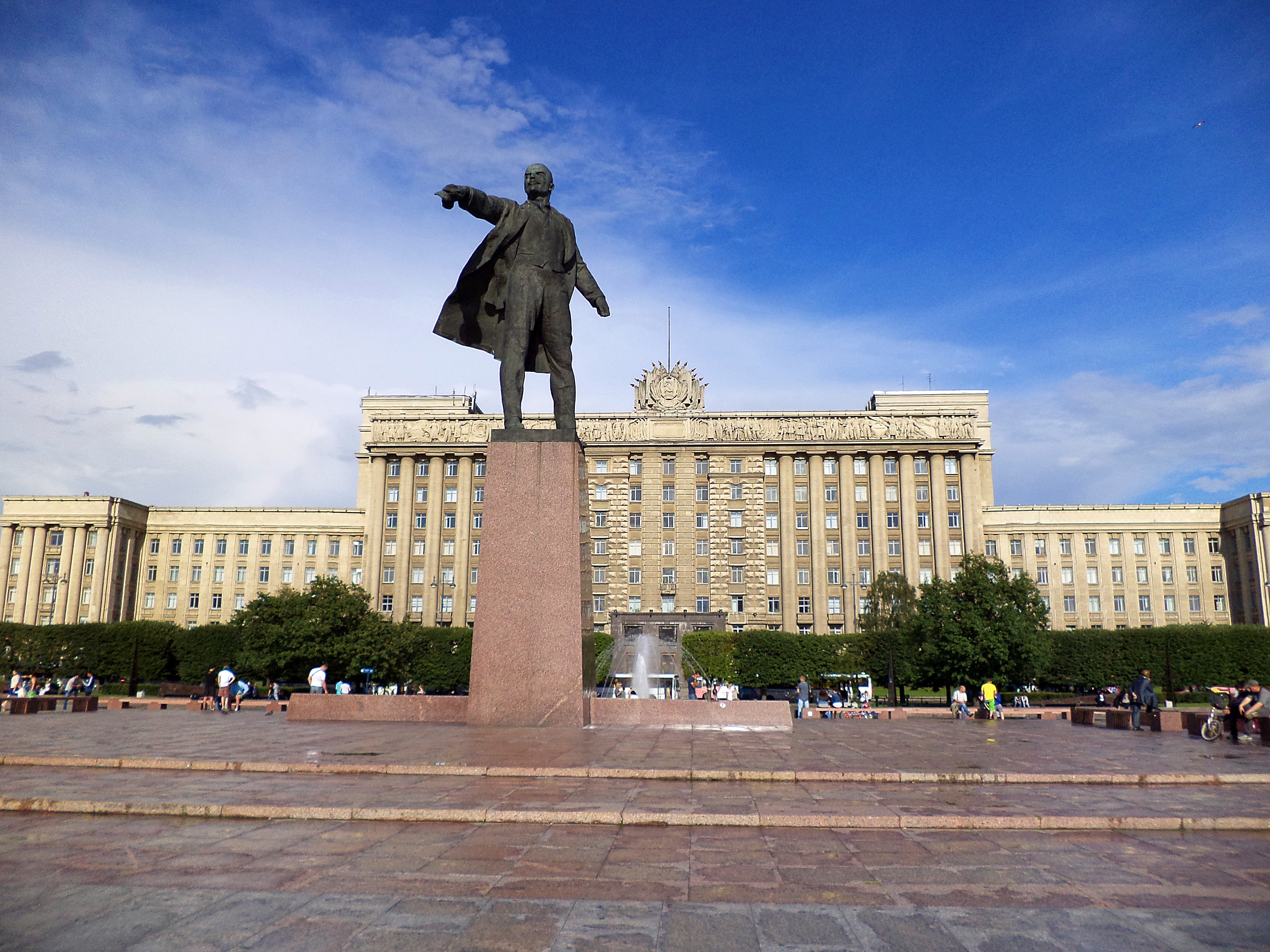 Памятник Ленину на Московском проспекте в Санкт-Петербурге