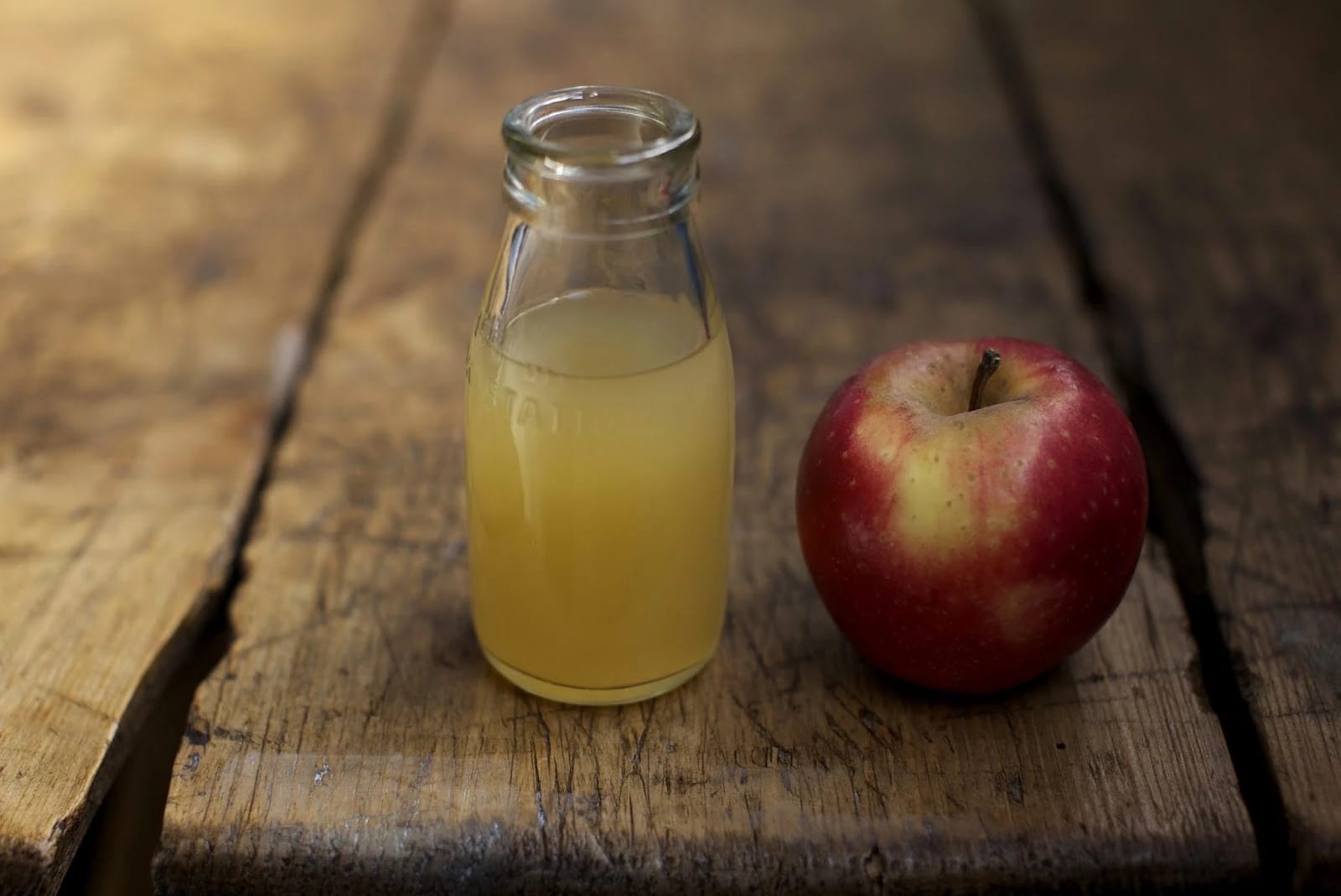 Пить яблочный уксус на ночь. Яблочный уксус Apple Vinegar. Apple Cider сидр яблочный. Яблочный уксус фото. Яблочный квас.