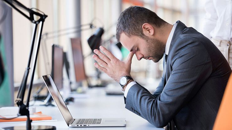 Порча на работу: как определить и как избавиться