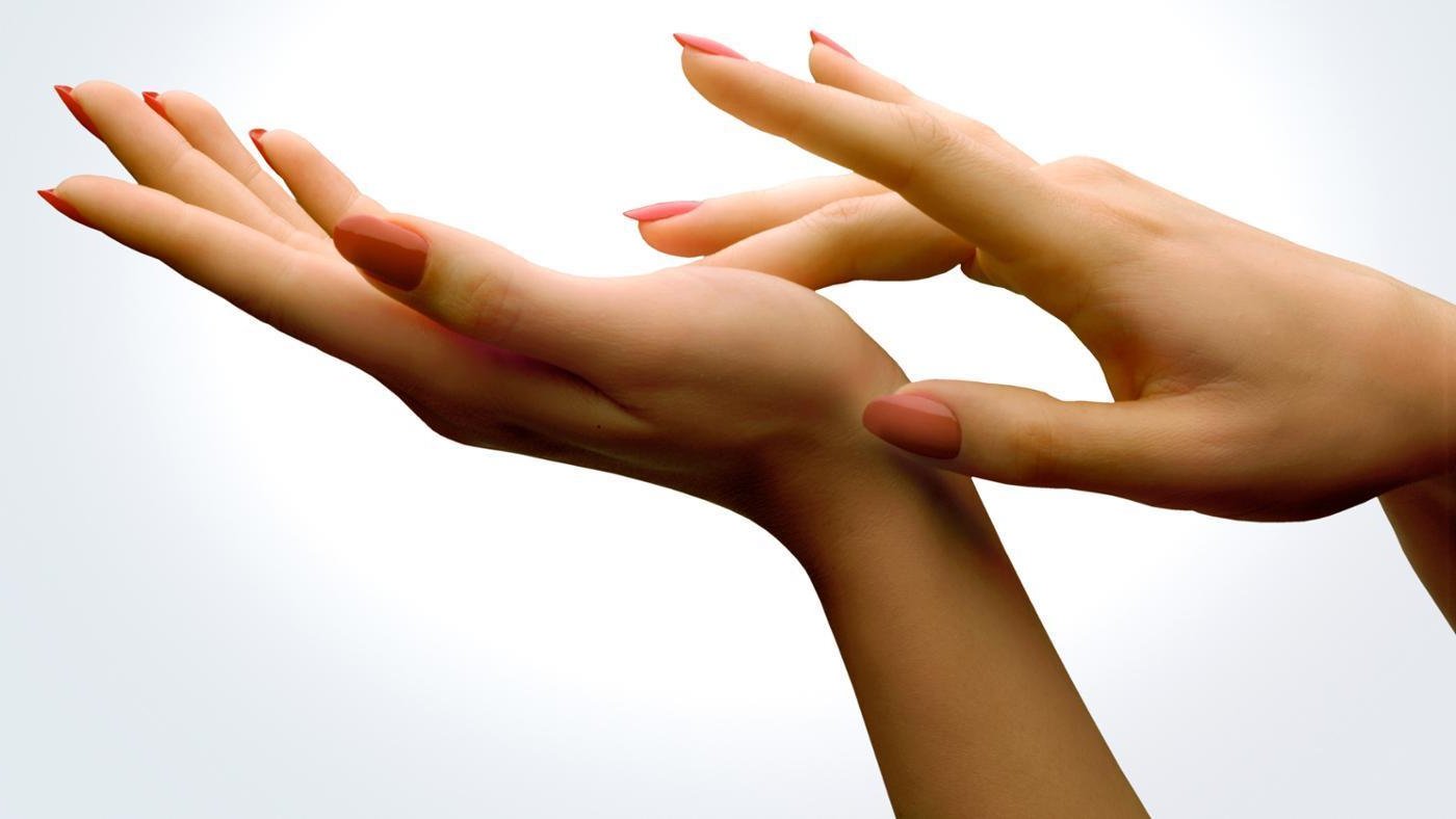 Картинка руки. Женская рука. Женская ладонь. Красивые женские руки. Красивые кисти рук.