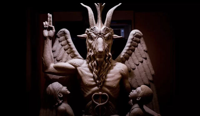 Вырезанно на руке слово свидание