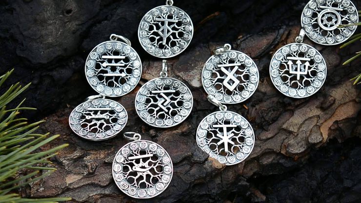 Амулет из рун: какой символ выбрать?