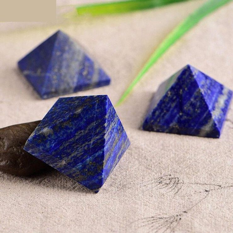 Про волшебные свойства пирамид