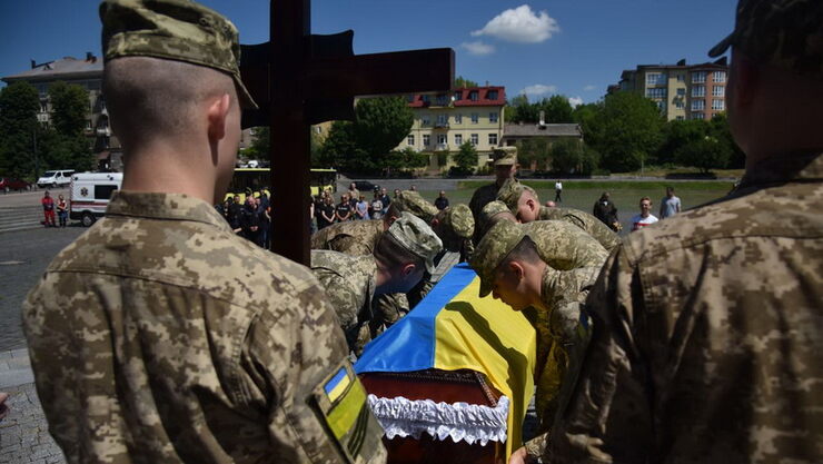 Недавно в Украине Героя хоронили