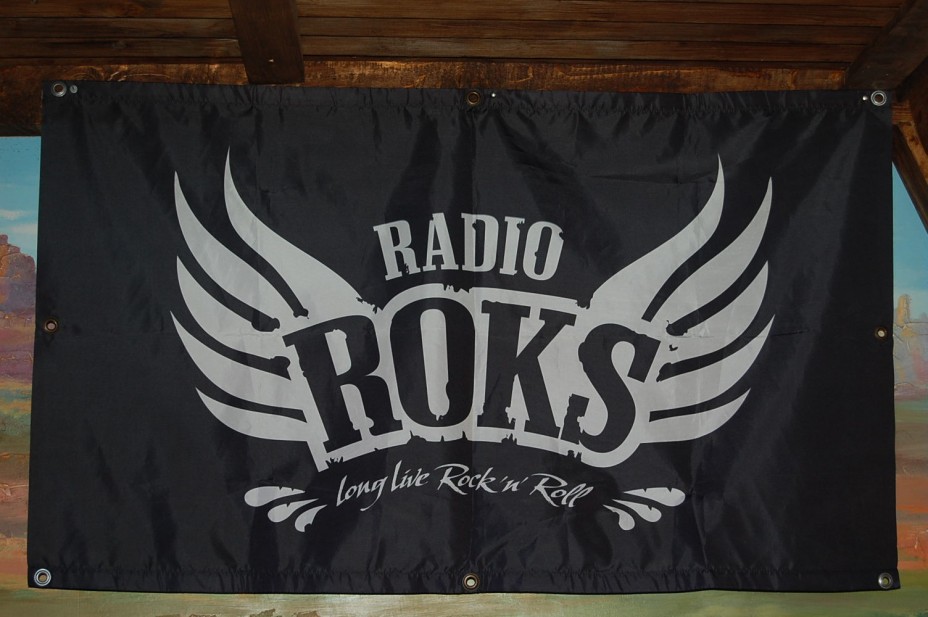 Радио рокс гродно 106.9. Радио рок. Новороссия Рокс. Радио Рокс лого. Рок радиостанции на ФС 19.