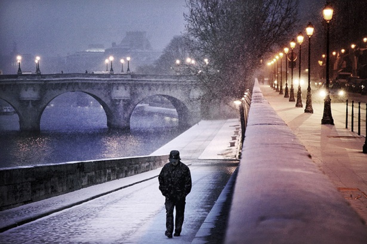 Одинокий романтик. Кристофер Жакро фотограф. Кристоф Жакро Париж. Зима в городе. Красивая зима в городе.