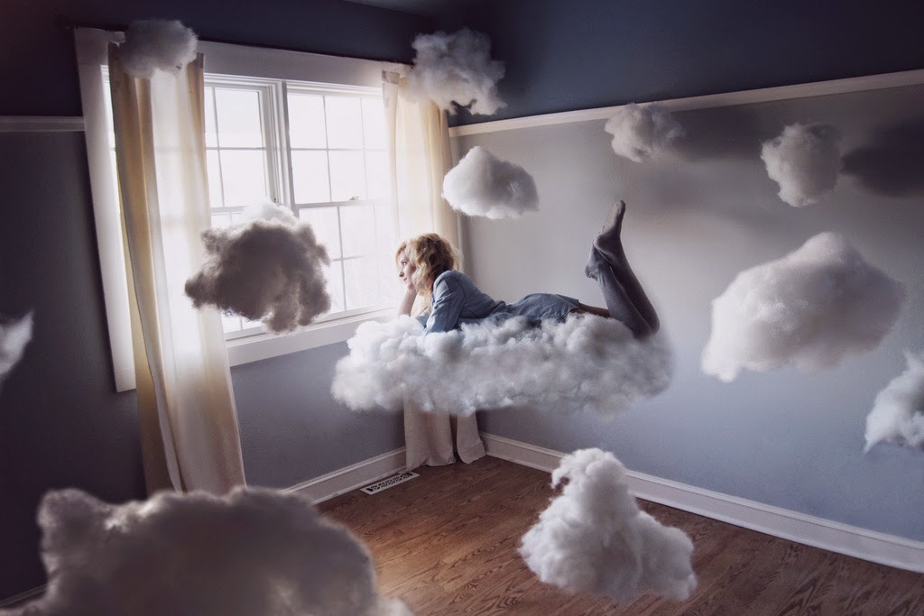 О чем мечтают птицы. Летать в облаках. Облака в комнате. Фотосессия в облаках. Девушка летает в облаках.