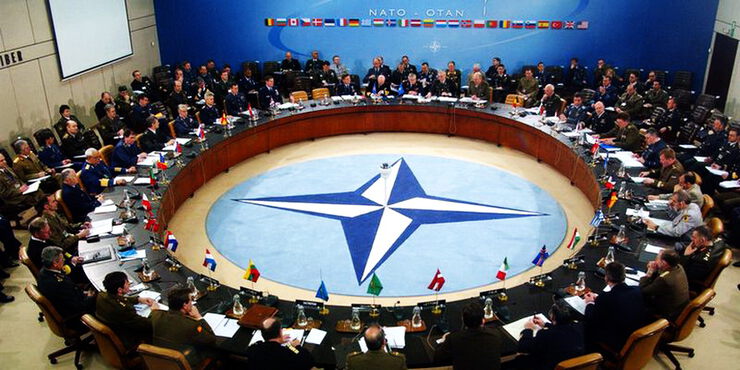 НАТО предложило России вернуть Крым