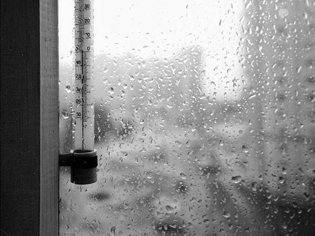Ведь например в дождик в холод целый. Дождь и холод. Холодно дождь. Дождь за окном. Холодное дождливое утро.