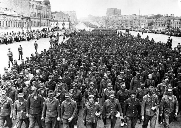 Парад военнопленных немцев