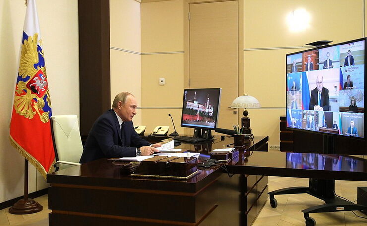 Путин поручил расчёты производить в рублях