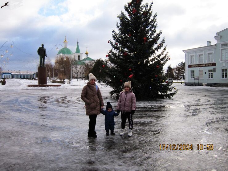 В этом году в станице нарядили ель живую, голубую