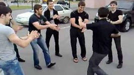 Чеченцы танцуют лезгинку ...